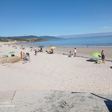 Enfoz Con Parking Y A La Orilla Del Mar Foz Exterior foto