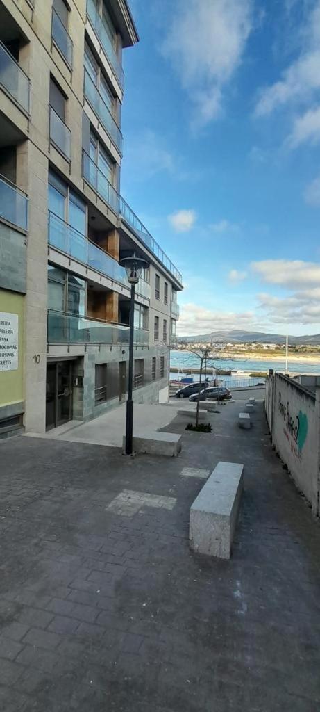 Enfoz Con Parking Y A La Orilla Del Mar Foz Exterior foto