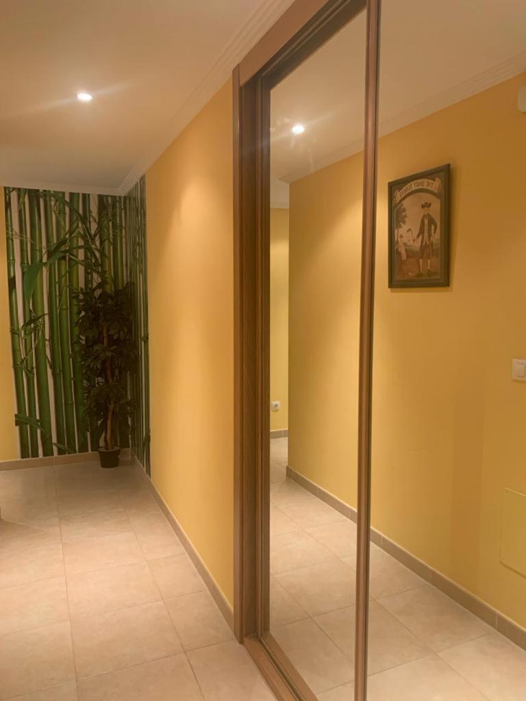 Enfoz Con Parking Y A La Orilla Del Mar Foz Exterior foto