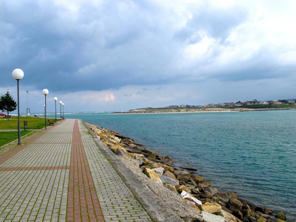 Enfoz Con Parking Y A La Orilla Del Mar Foz Exterior foto